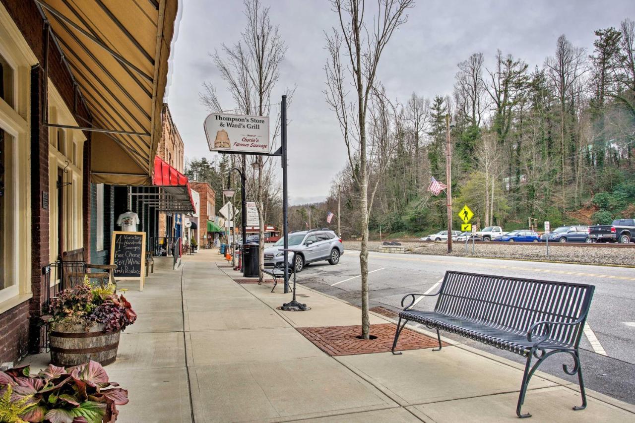 Saluda Main Street Retreat - Central Location! Kültér fotó