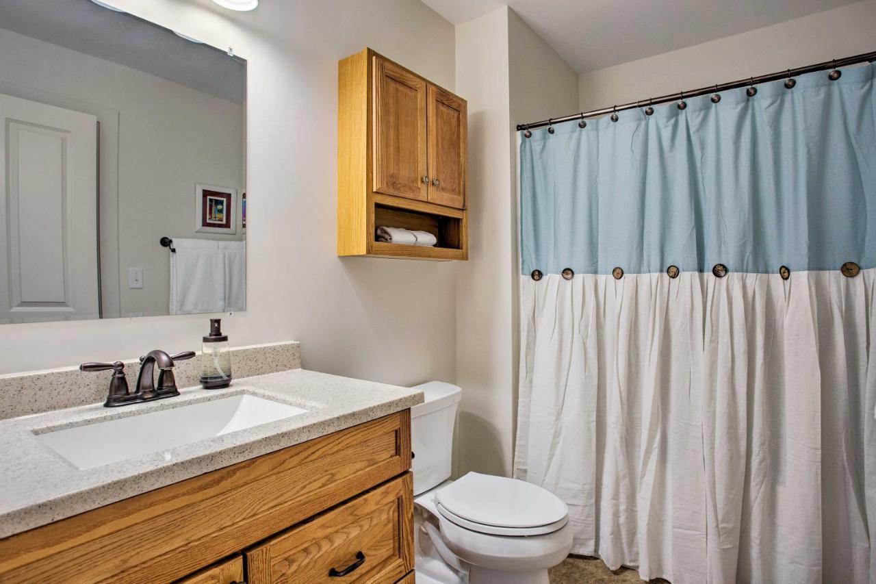 Saluda Main Street Retreat - Central Location! Kültér fotó