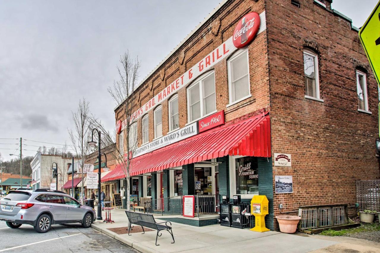 Saluda Main Street Retreat - Central Location! Kültér fotó